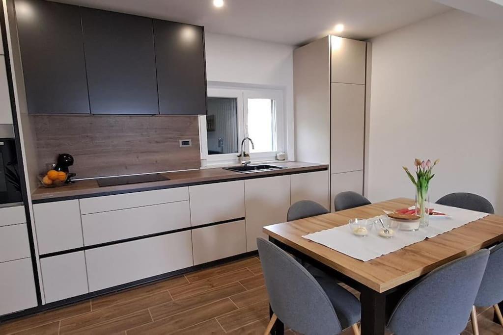 Maris Apartment Omiš Екстериор снимка